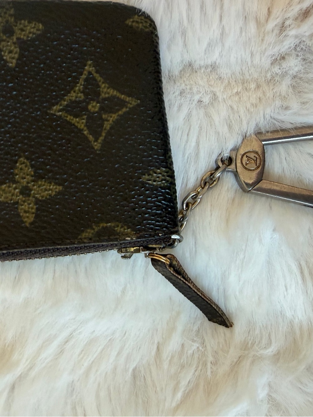 AUTHENTIC Louis Vuitton monogram key pouch - Picture 3 of 5